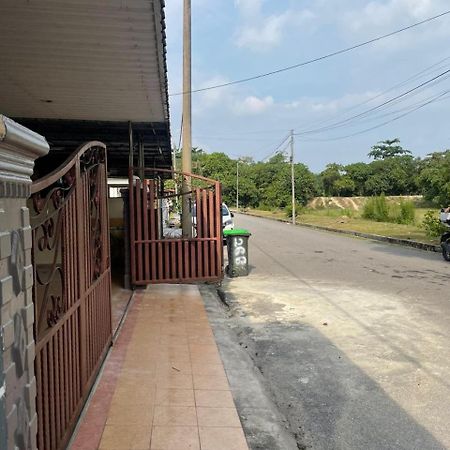 Aqil Homestay Lunas Kulim For Mslim Only エクステリア 写真