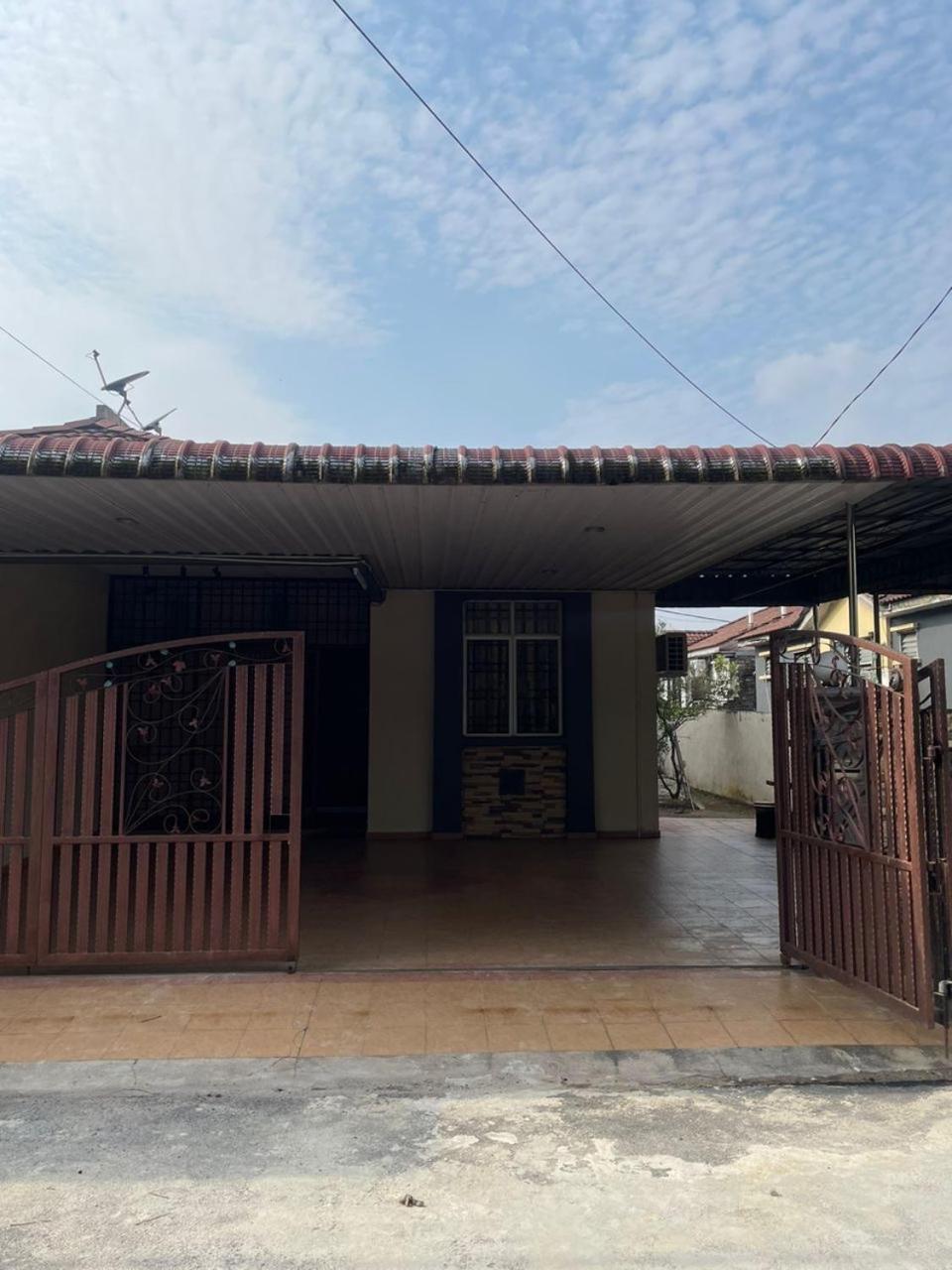 Aqil Homestay Lunas Kulim For Mslim Only エクステリア 写真
